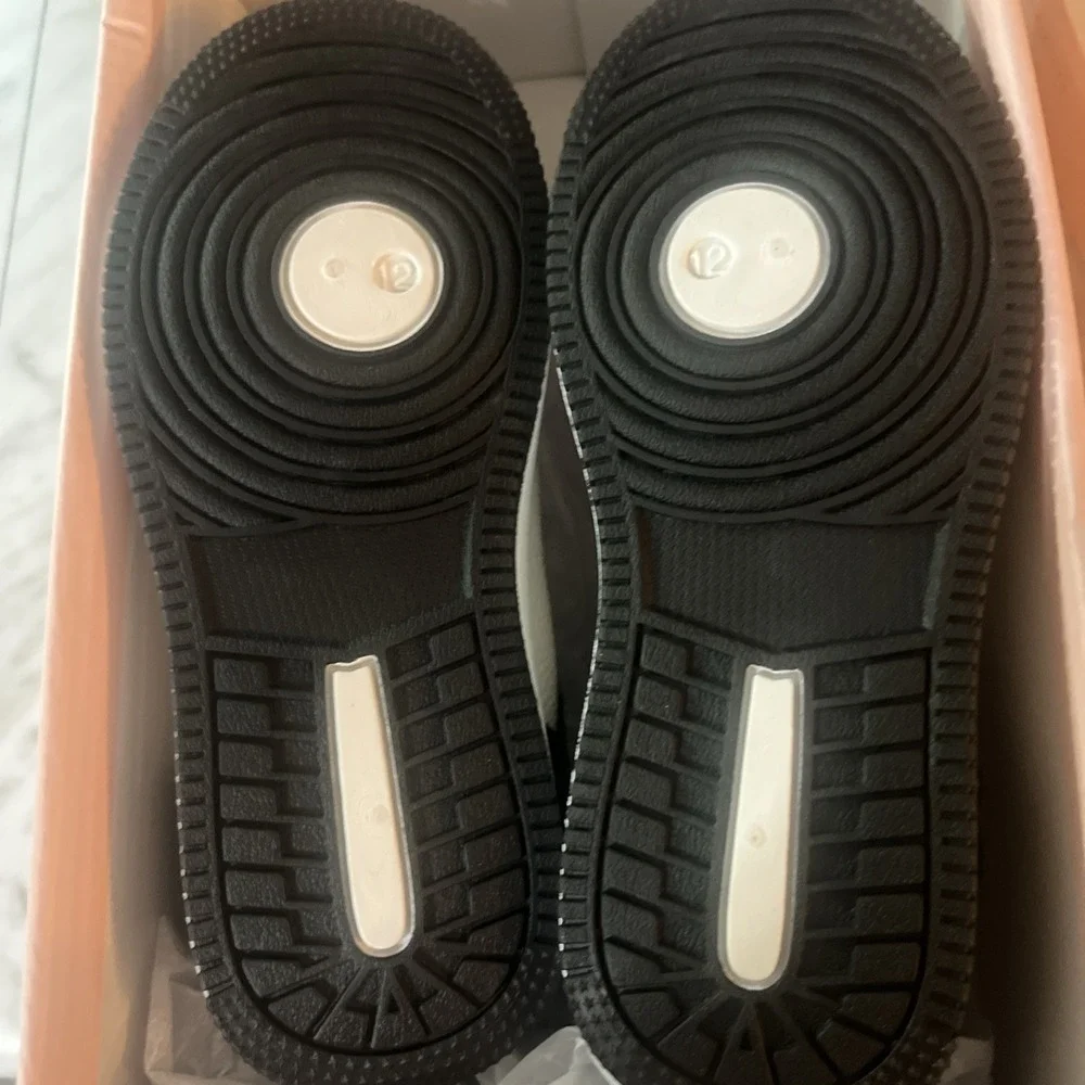 NIB Danskin Girl's PLANK-G Lace Up‎ Sneakers Size 12 Black & White